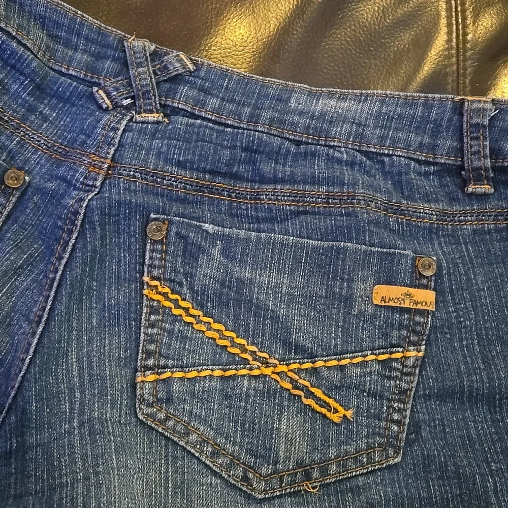 Almost Famous jeans shorts - Picture 4 of 6